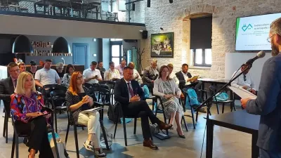 kuća-od-kobasica-23